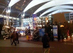 Der überdachte Weihnachtsmarkt am Munich Airport